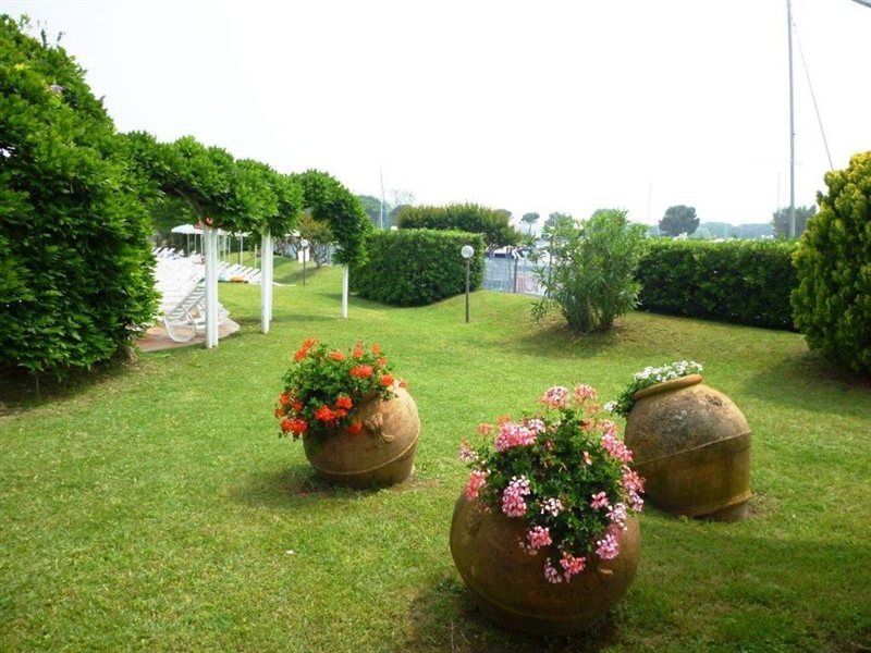 Hotel Marina Uno Lignano Sabbiadoro Exterior foto